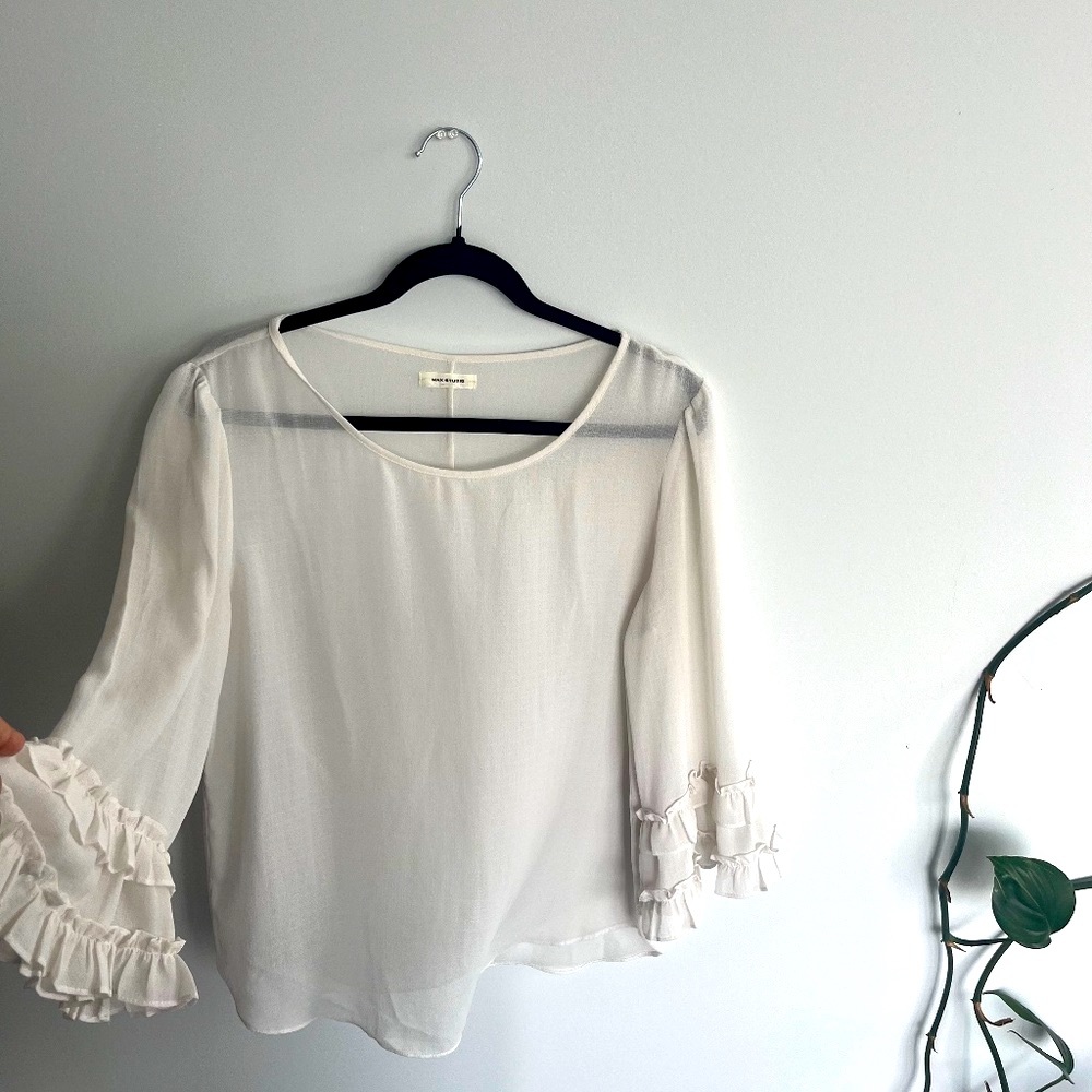 Max Studio White top ruffle sleeves